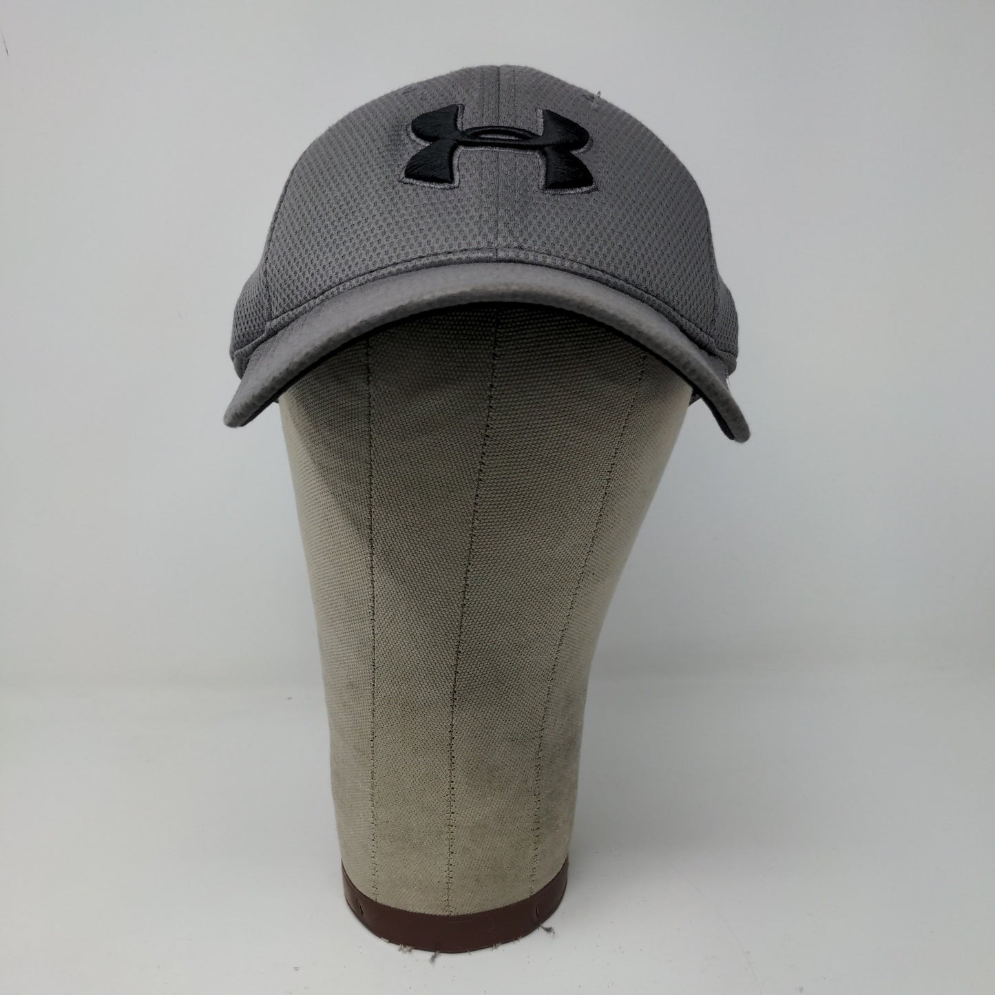 Under Armour Fitted Hat Embroidered Logo Gray Size Medium / Large