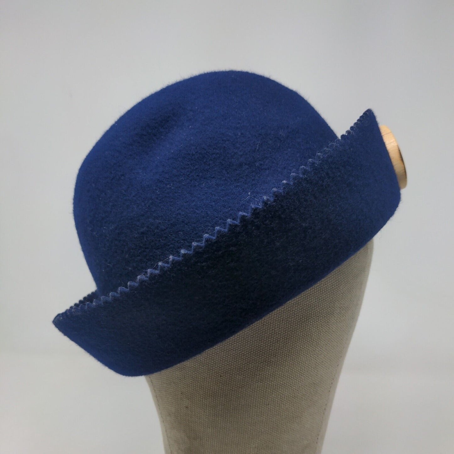 Street Smart by Betmar Women's Wool Felt Cap Hat Blue Big Button Vintage USA