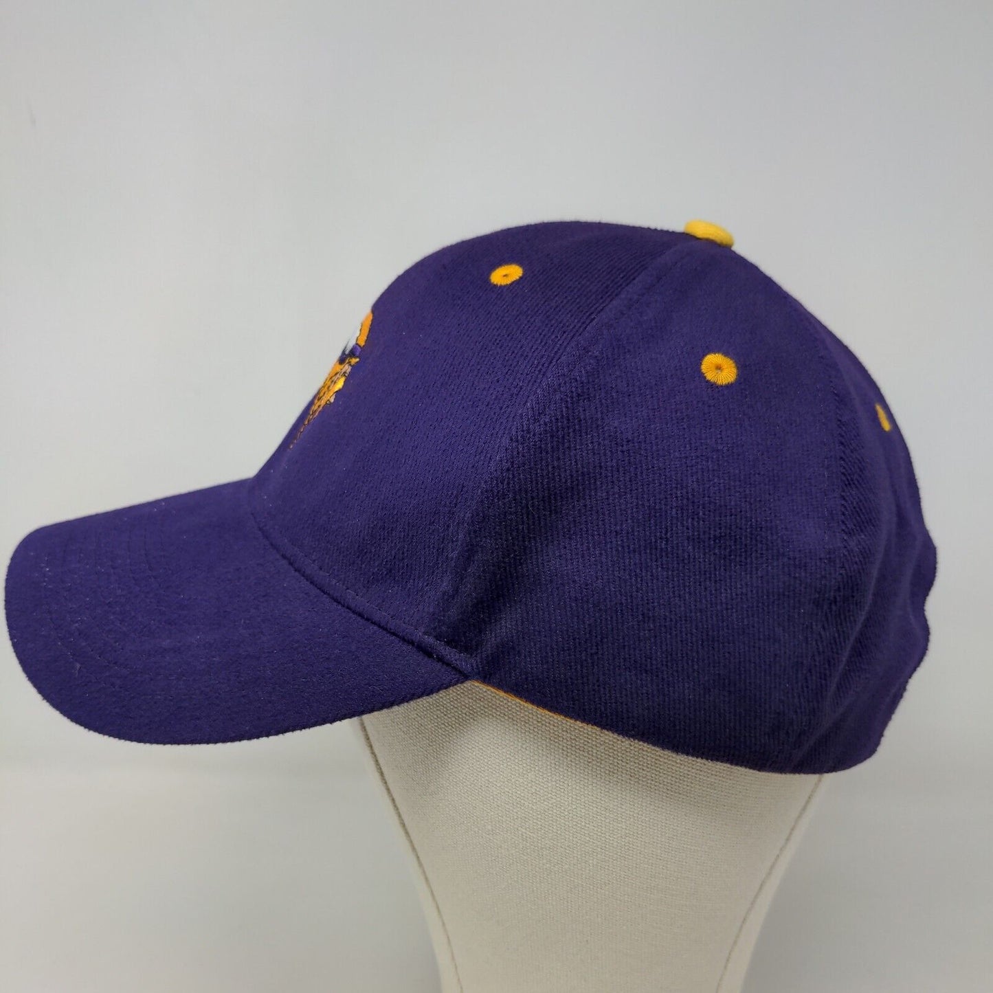 NFL Men's Strapback Hat Purple OSFA Minnesota Vikings Embroidered Logo Cotton