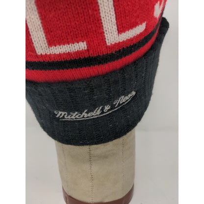 Vintage Mitchell Ness NBA Chicago Bulls Beanie Hat Embroidered Logo Pom Pom Red