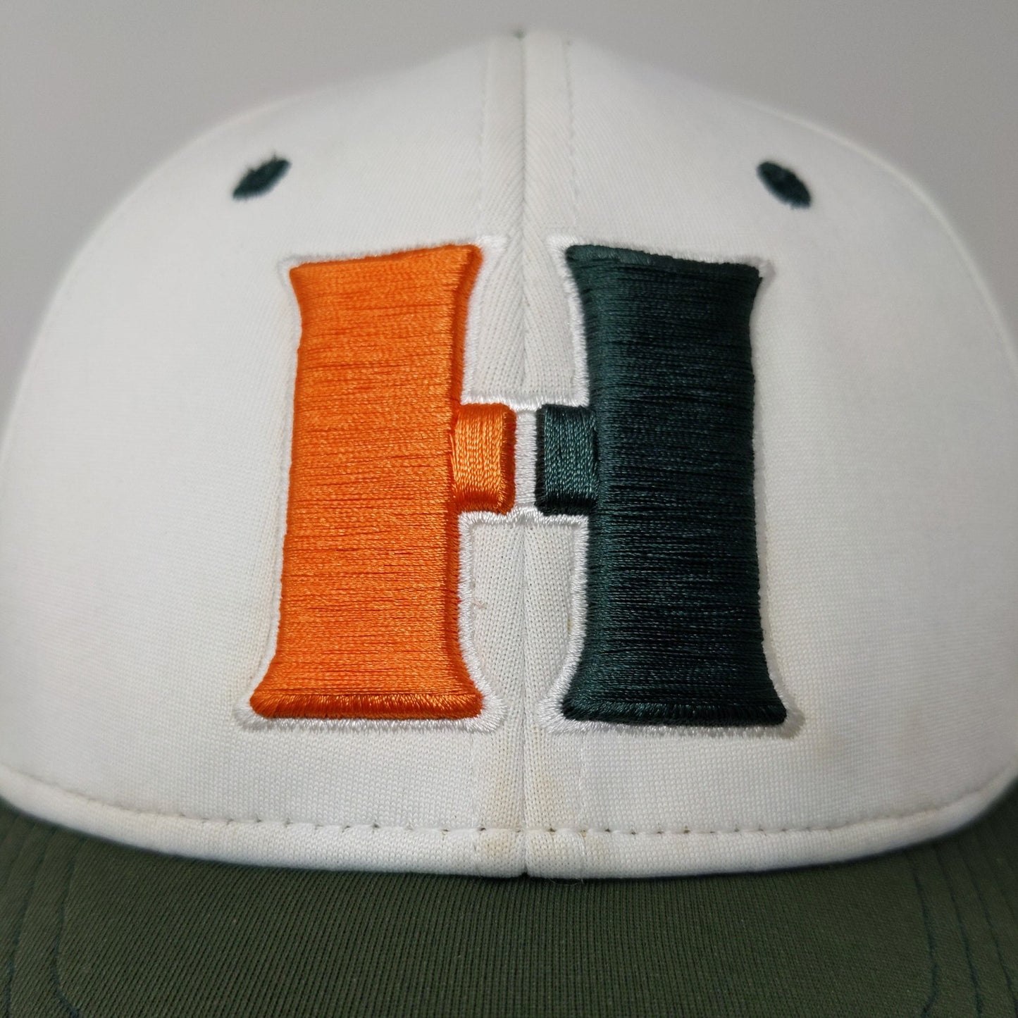 Pukka Brand Performance Wick Hat  Embroidered H Logo White Green