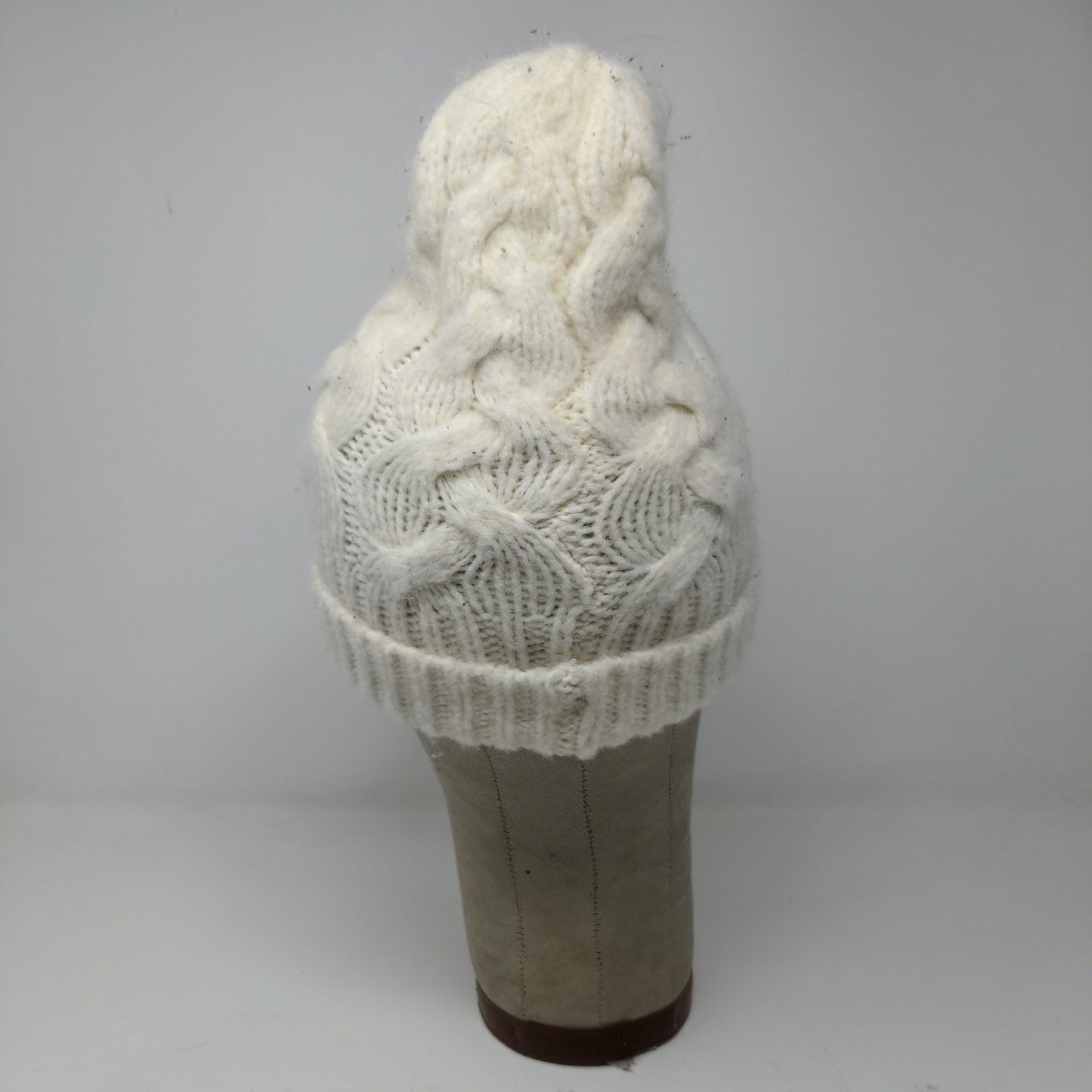 Old Navy Cable Knit Beanie Toboggan Hat Acrylic/Nylon Blend One Size Cream