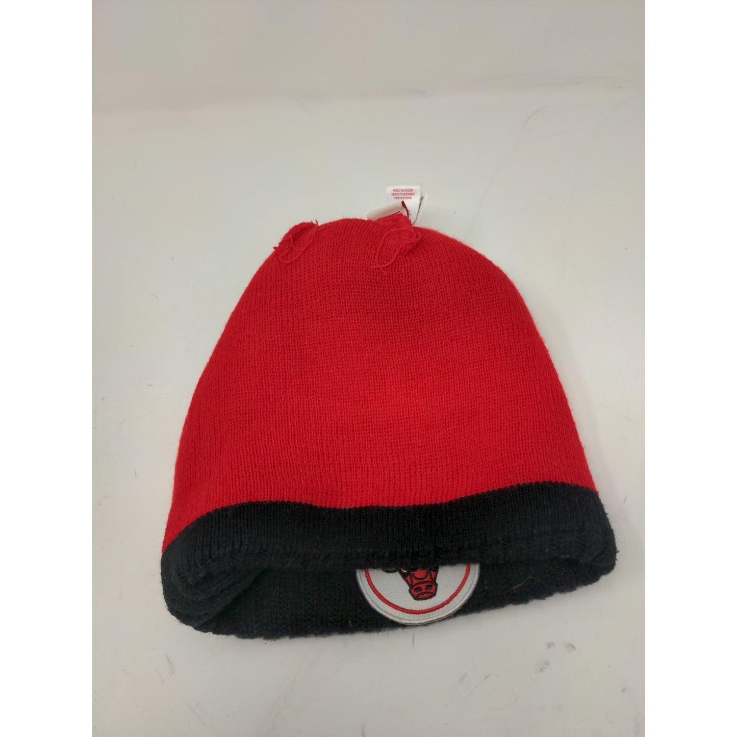 Vintage Mitchell Ness NBA Chicago Bulls Beanie Hat Embroidered Logo Pom Pom Red