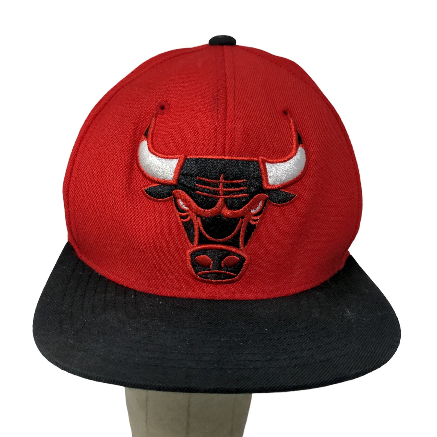 Mitchell & Ness NBA Hardwood Classics Chicago Bulls Snapback Hat Red Black Logo