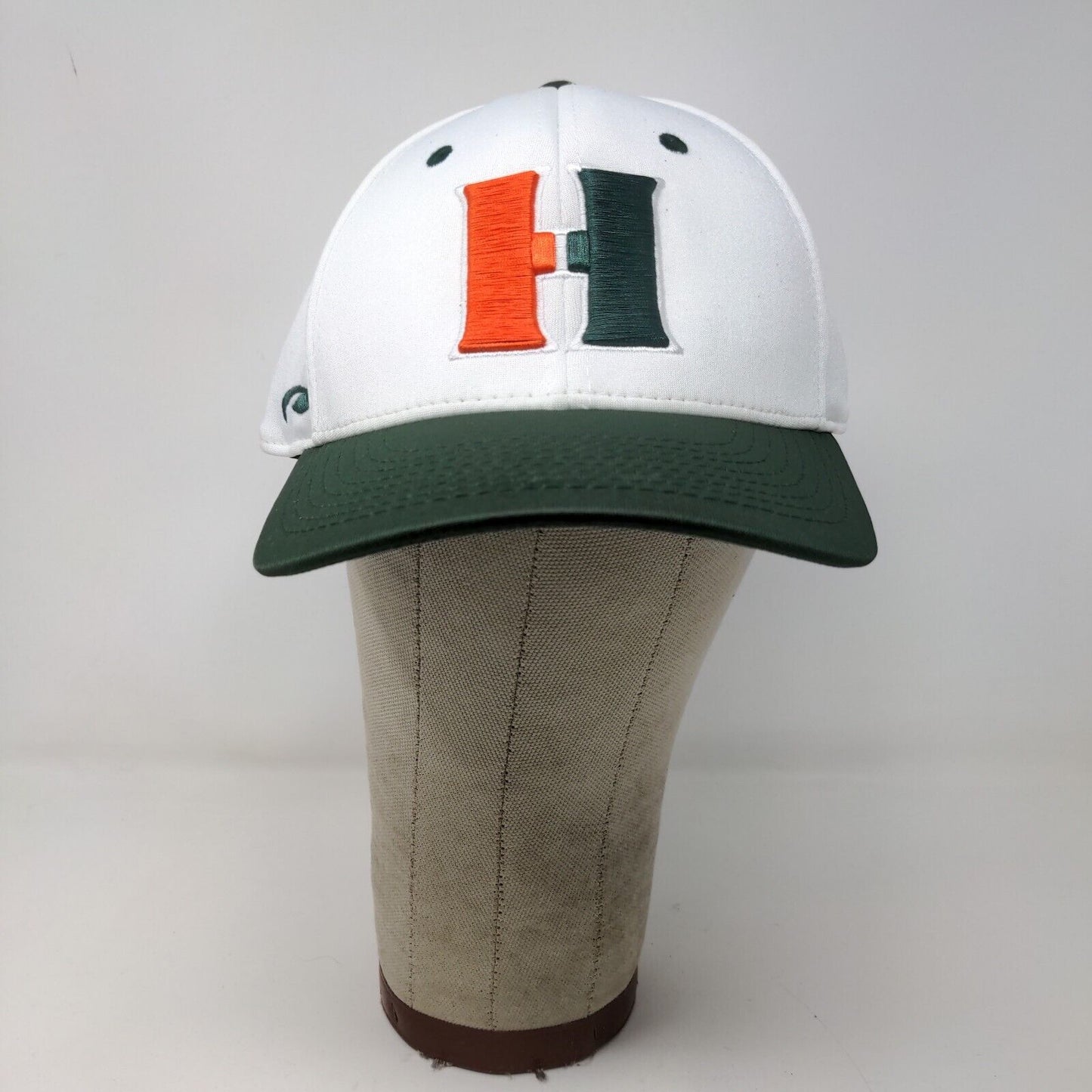 International Harvester IH Mens Fitted Hat White Green Size L/XL Embroidered