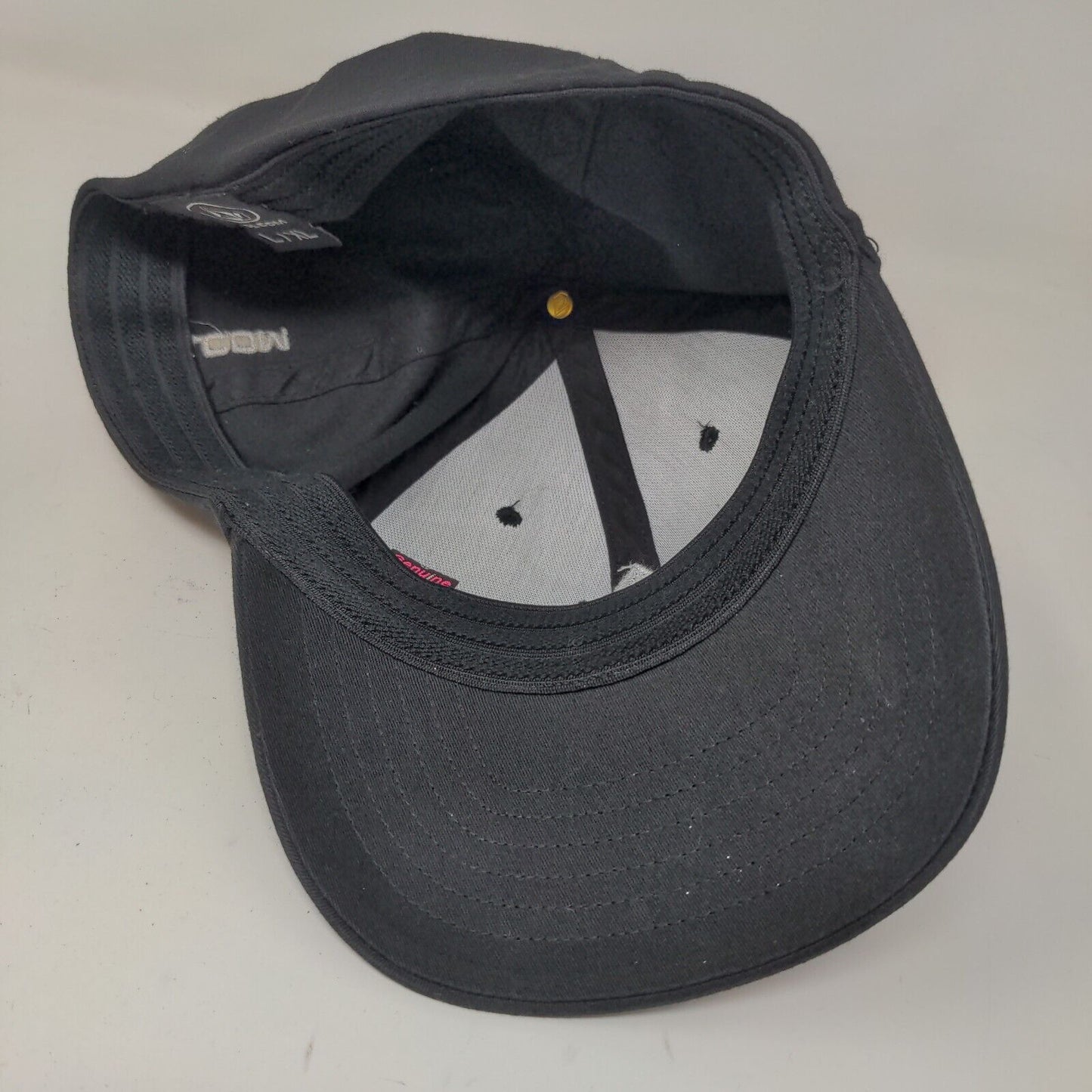Volcom Men's Fitted Hat Black Size L/XL Embroidered Logo Cotton Blend