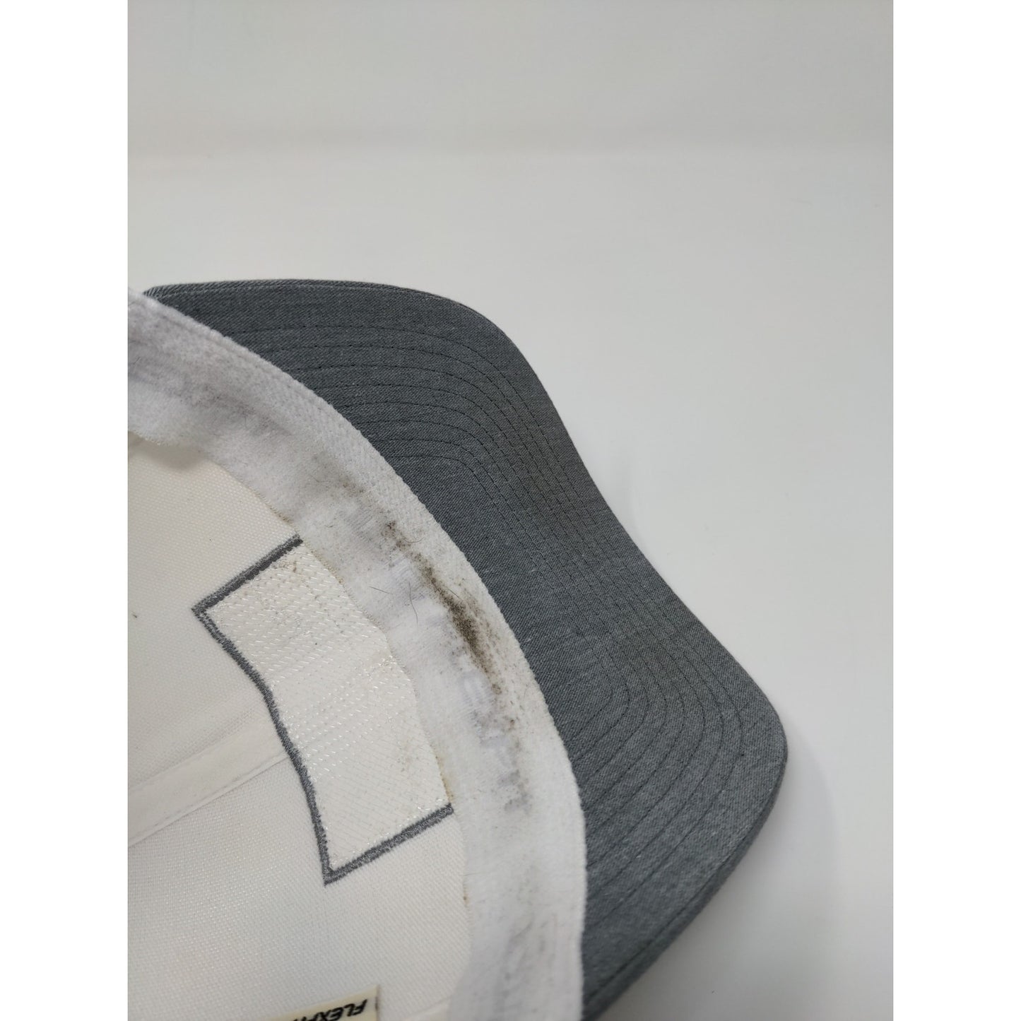 Travis Mathew Mesh Back Snapback Hat 110 One Ten FlexFit White & Gray Adjustable