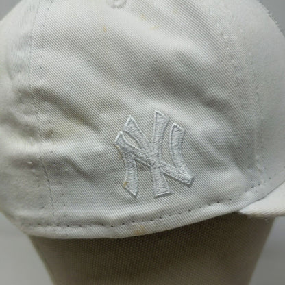 New Era Men's MLB New York Yankees Fitted Hat White Size 7 3/8 Distressed