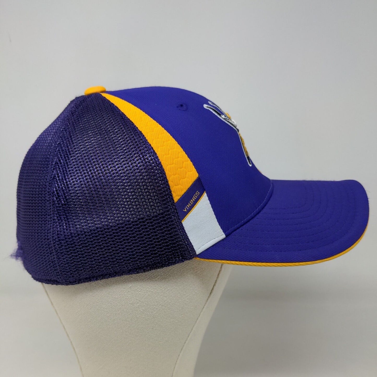 Reebok NFL OnField Men's Fitted Hat Purple Size L/XL Minnesota Vikings Mesh Back