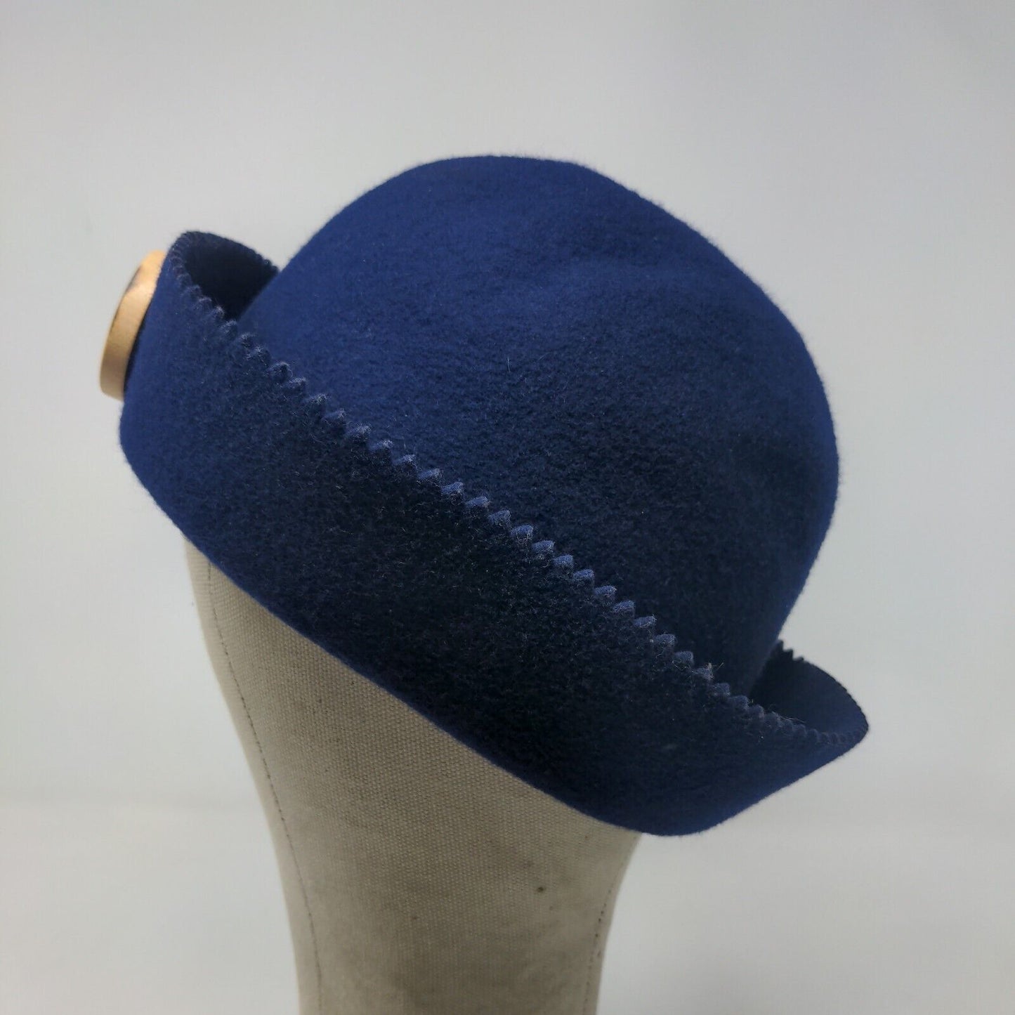 Street Smart by Betmar Women's Wool Felt Cap Hat Blue Big Button Vintage USA