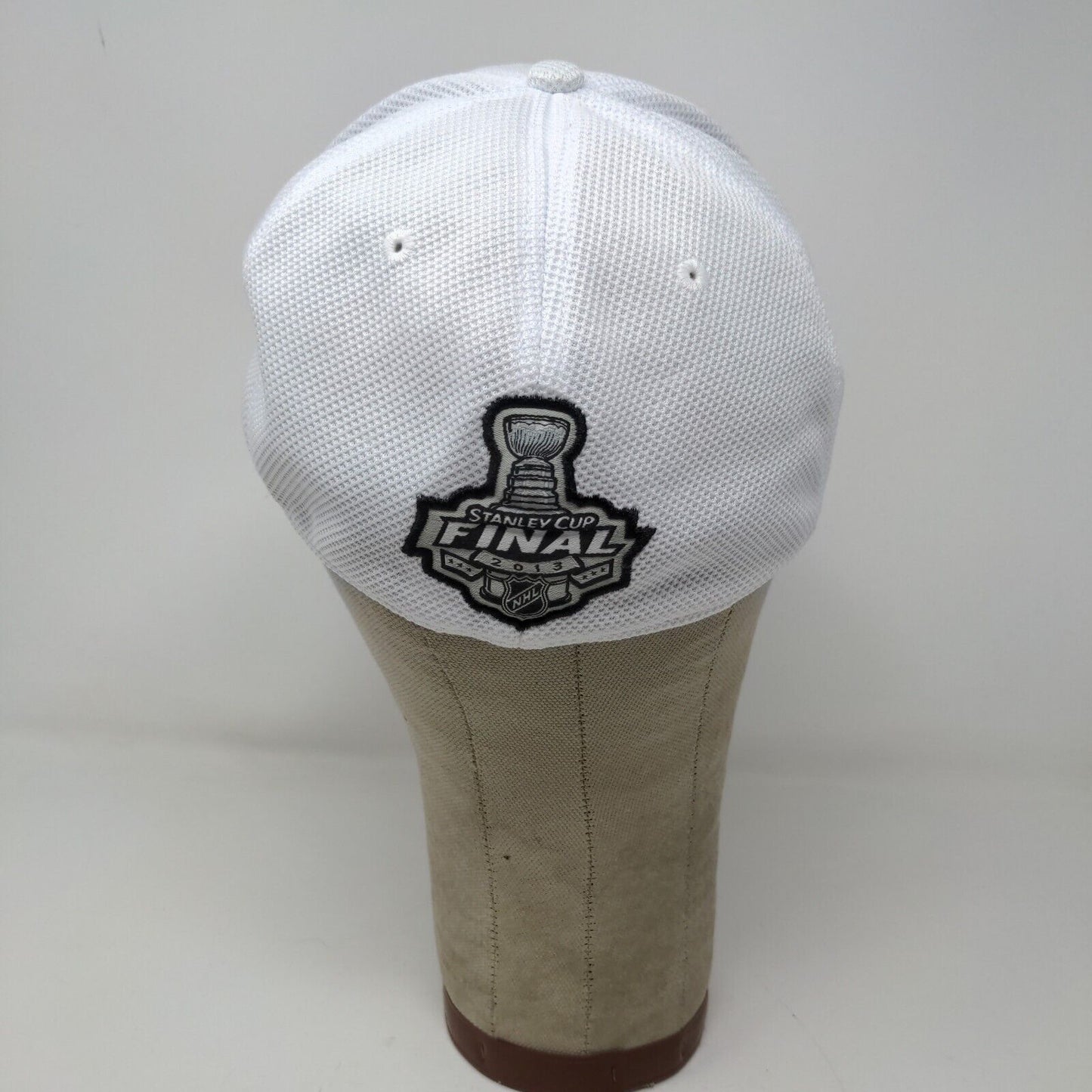 Reebok Center Ice Mens Hat Chicago Blackhawks 2013 Stanley Cup White OSFA