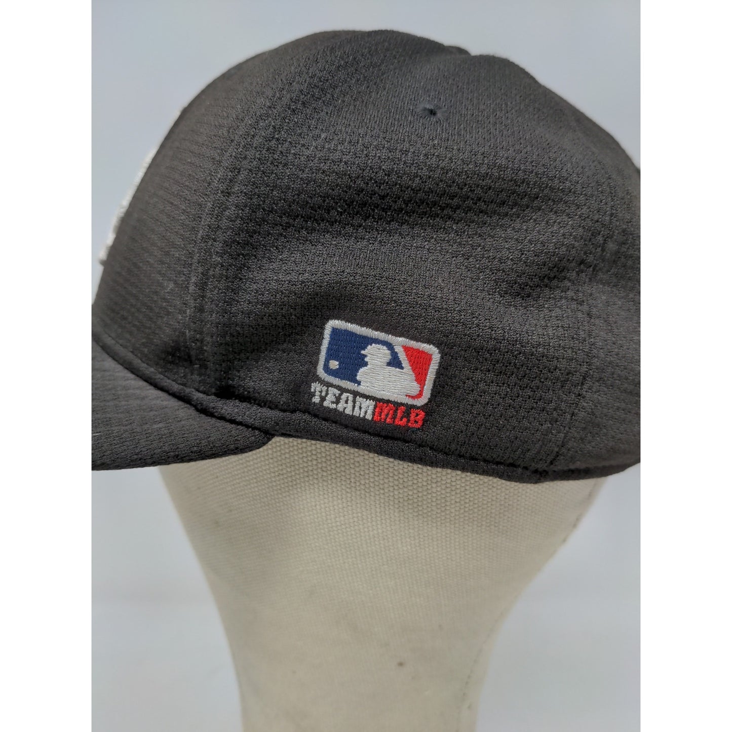 Team MLB Chicago White Sox Strapback Hat OSFM Black Embroidered Logo OC Sports