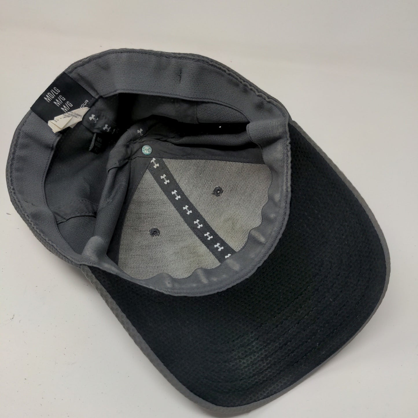 Under Armour Fitted Hat Embroidered Logo Gray Size Medium / Large