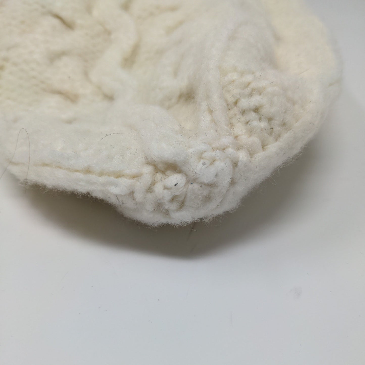 Old Navy Cable Knit Beanie Toboggan Hat Acrylic/Nylon Blend One Size Cream