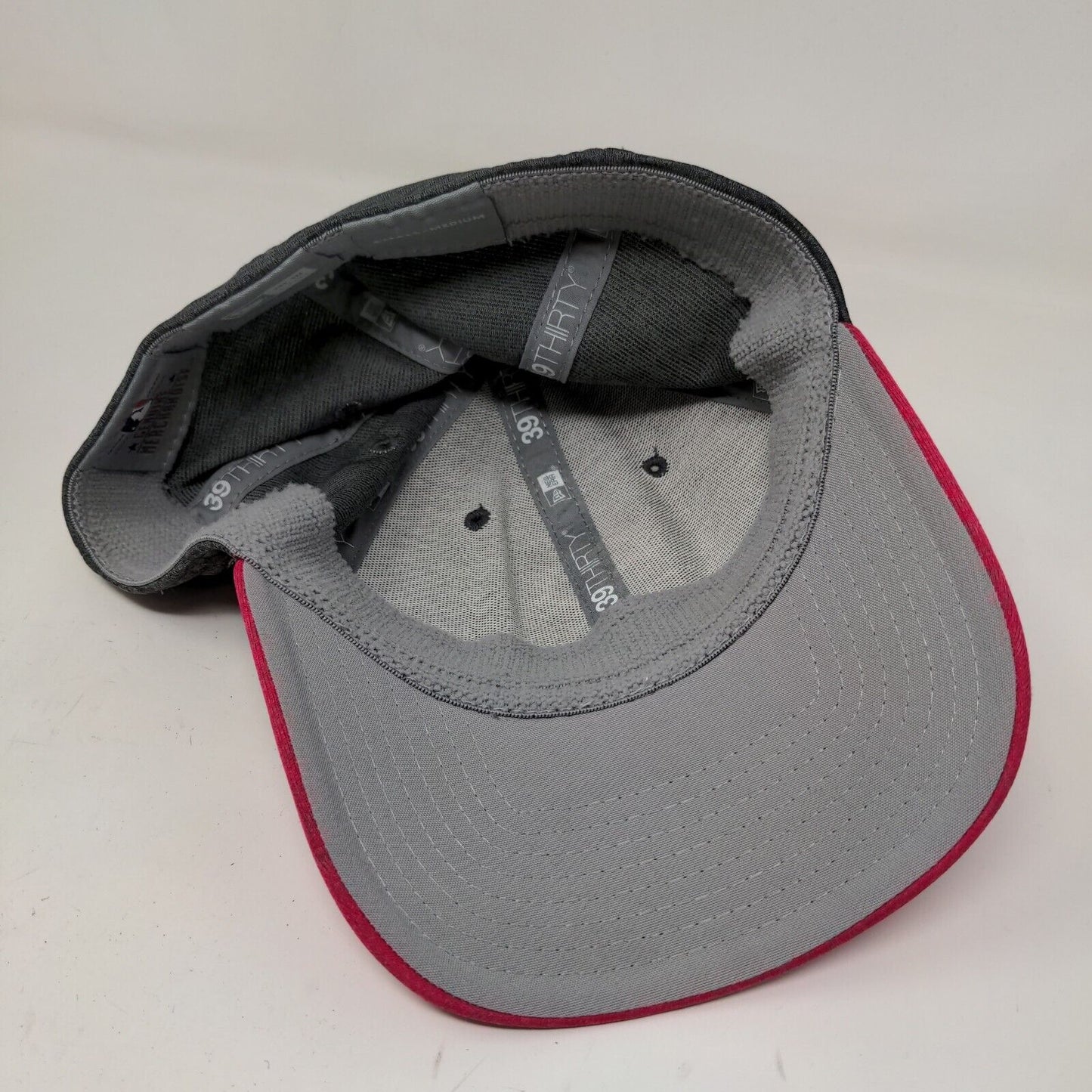 New Era 39Thirty Women's Fitted Hat Gray Pink S/M Embroidered Phillies Logo