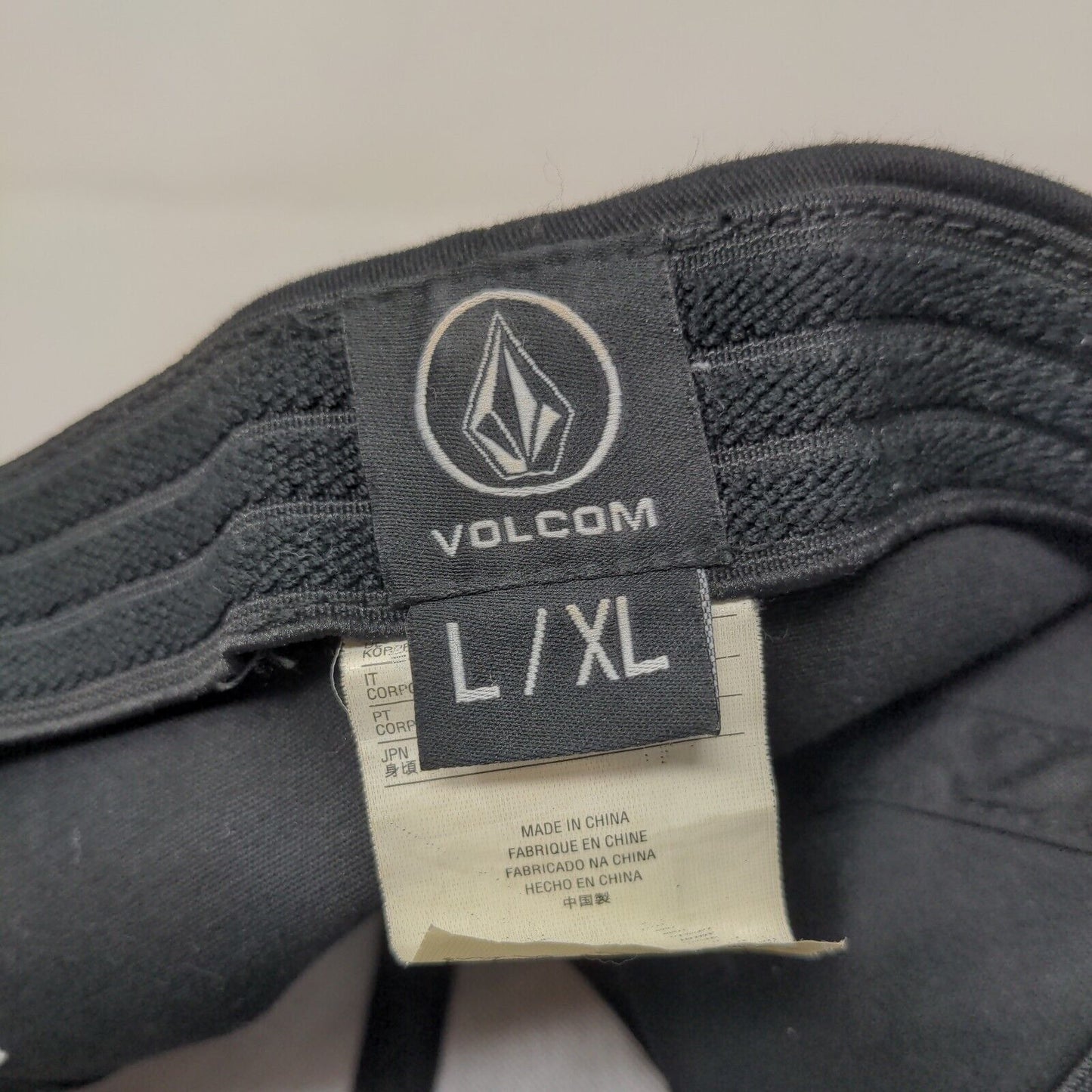 Volcom Men's Fitted Hat Black Size L/XL Embroidered Logo Cotton Blend