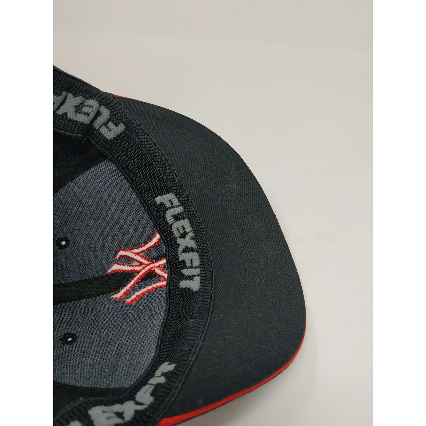 Youth MLB New York Yankees Flexfit Hat Black & Red Embroidered Logo