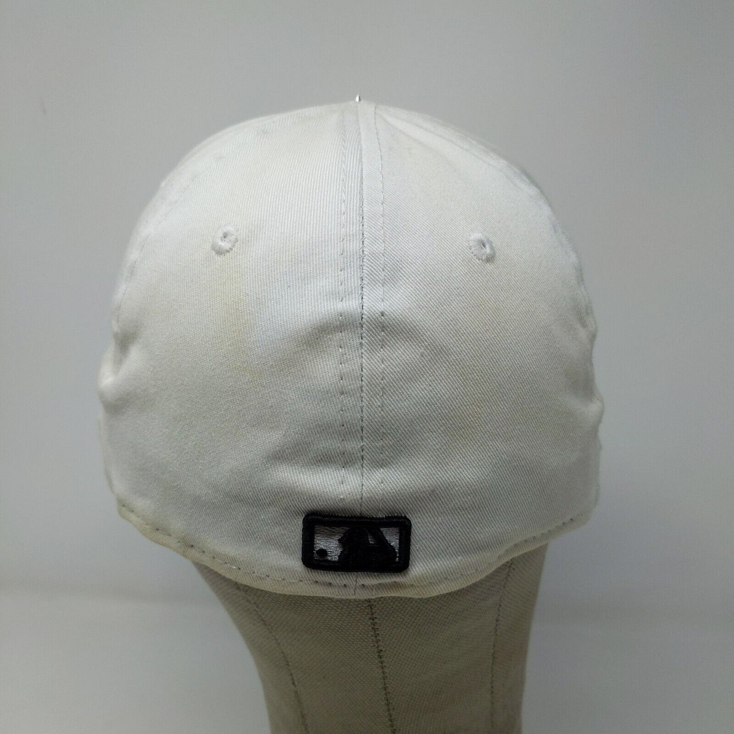 New Era Men's MLB New York Yankees Fitted Hat White Size 7 3/8 Distressed