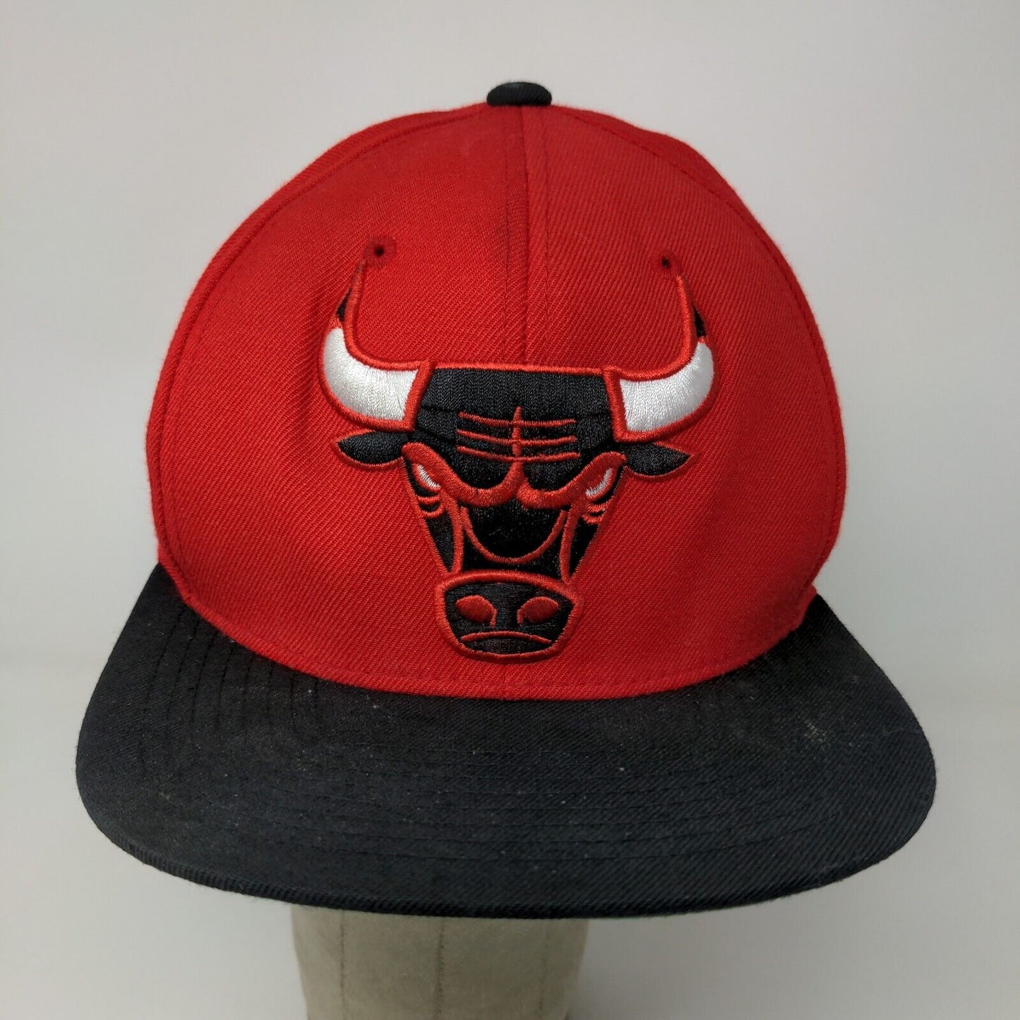 Mitchell & Ness NBA Hardwood Classics Chicago Bulls Snapback Hat Red Black Logo