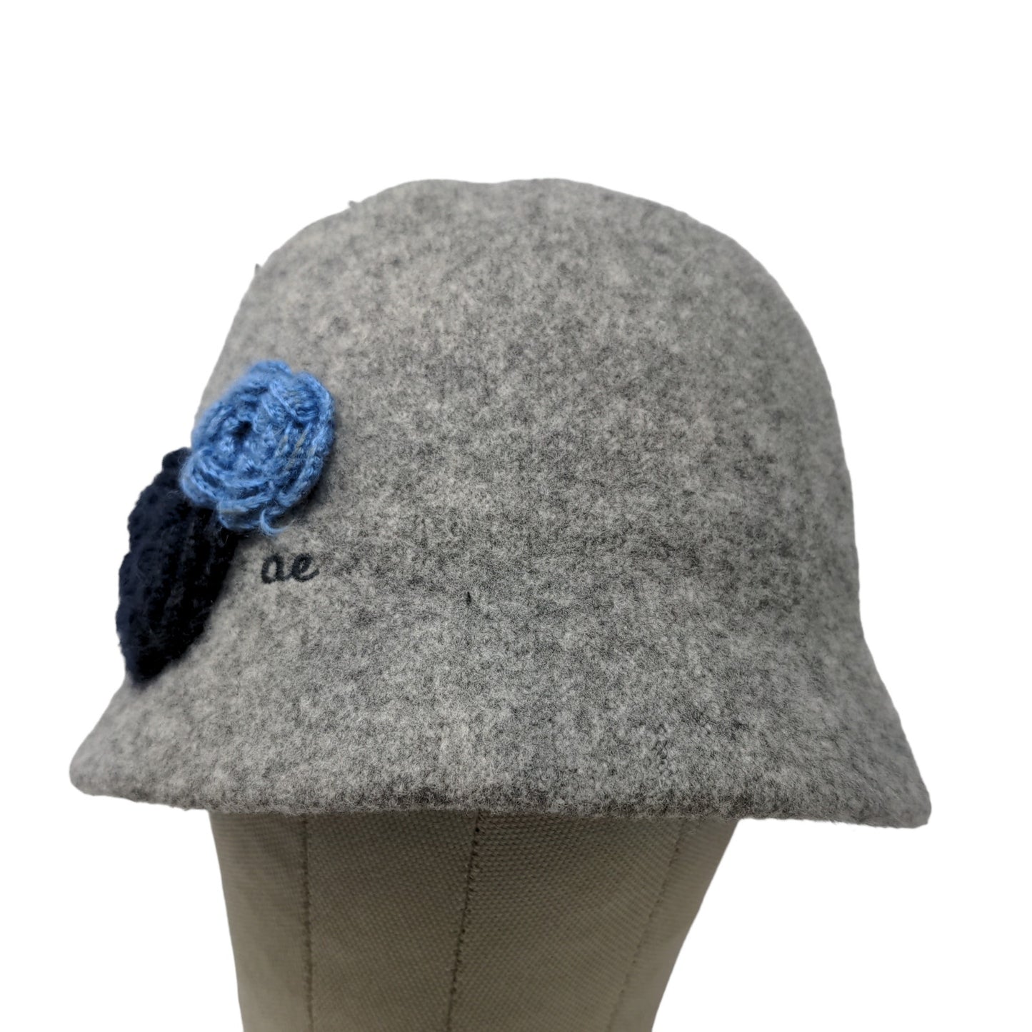 American Eagle Women's Bucket Hat Gray Knit Flower Accent Wool Blend