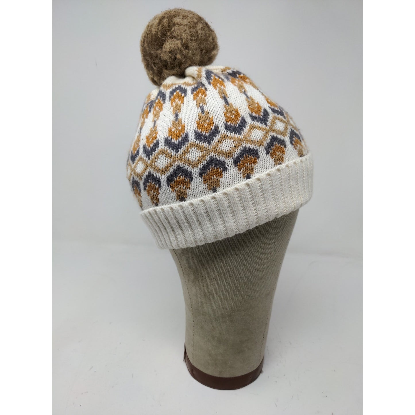 Muk Luks Beanie Winter Hat Pom Pom White Brown Acrylic Wool Blend