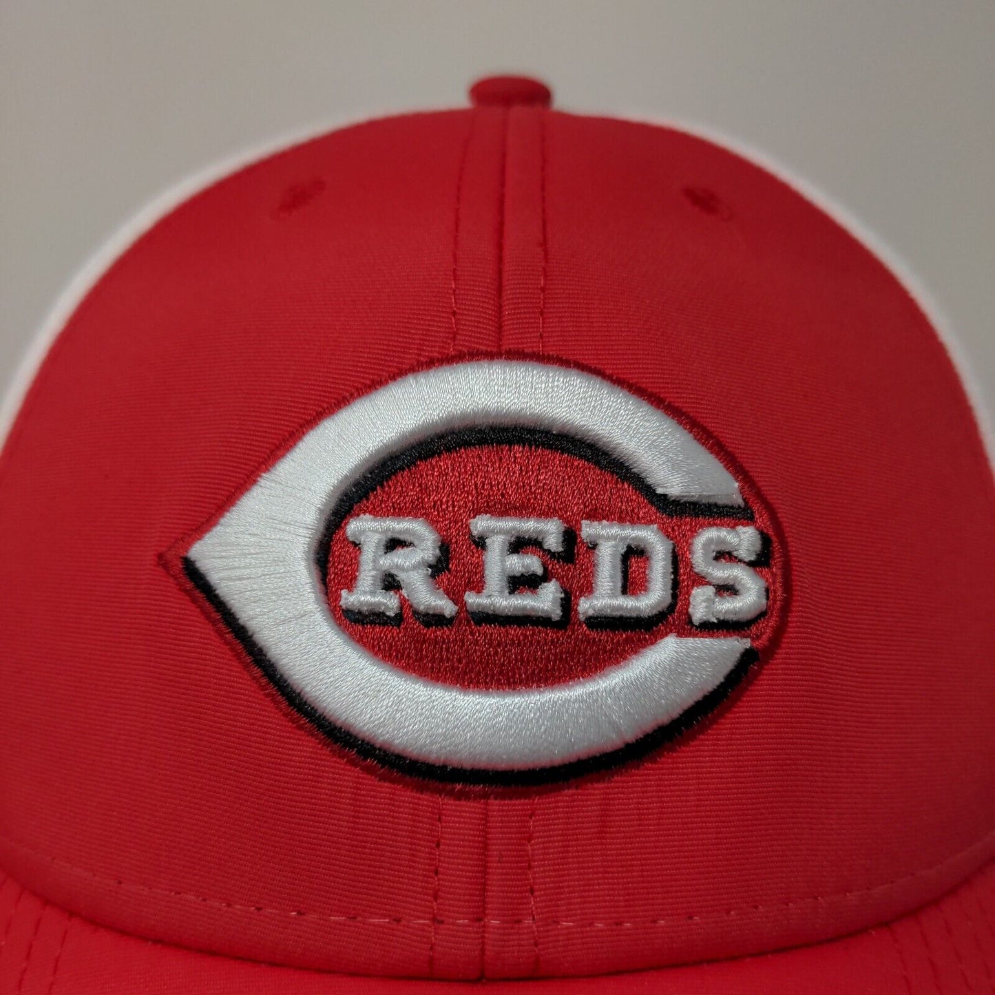 Fan Favorite Men's Strapback Hat Cincinnati Reds MLB Red White OSFA Embroidered