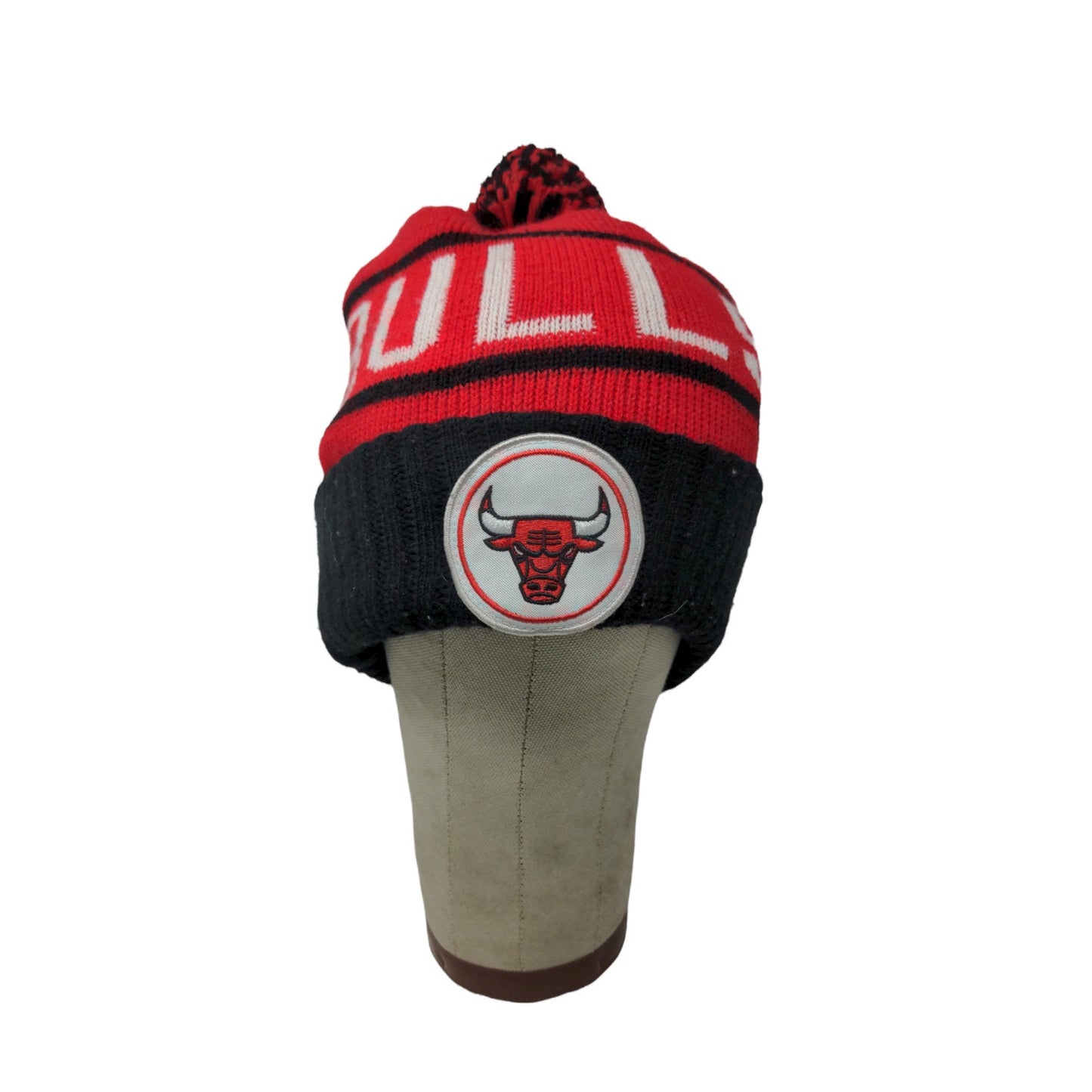 Vintage Mitchell Ness NBA Chicago Bulls Beanie Hat Embroidered Logo Pom Pom Red