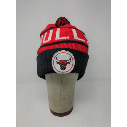 Vintage Mitchell Ness NBA Chicago Bulls Beanie Hat Embroidered Logo Pom Pom Red